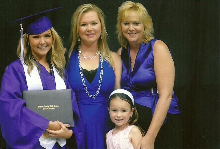 graduation 2009 Leah~ Amy~Mama~Haley